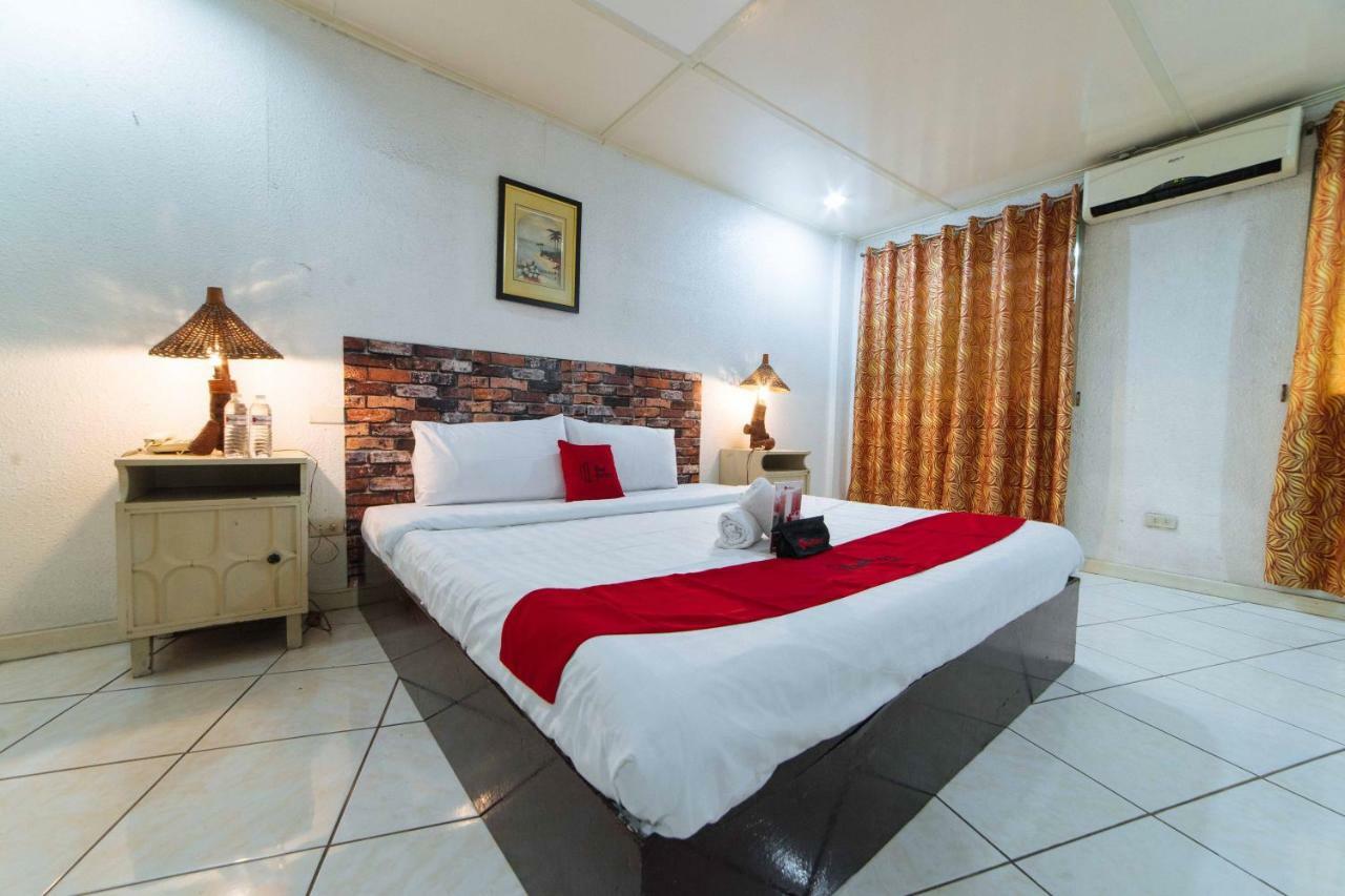 RedDoorz Premium @ Clarkview Angeles City Exterior foto